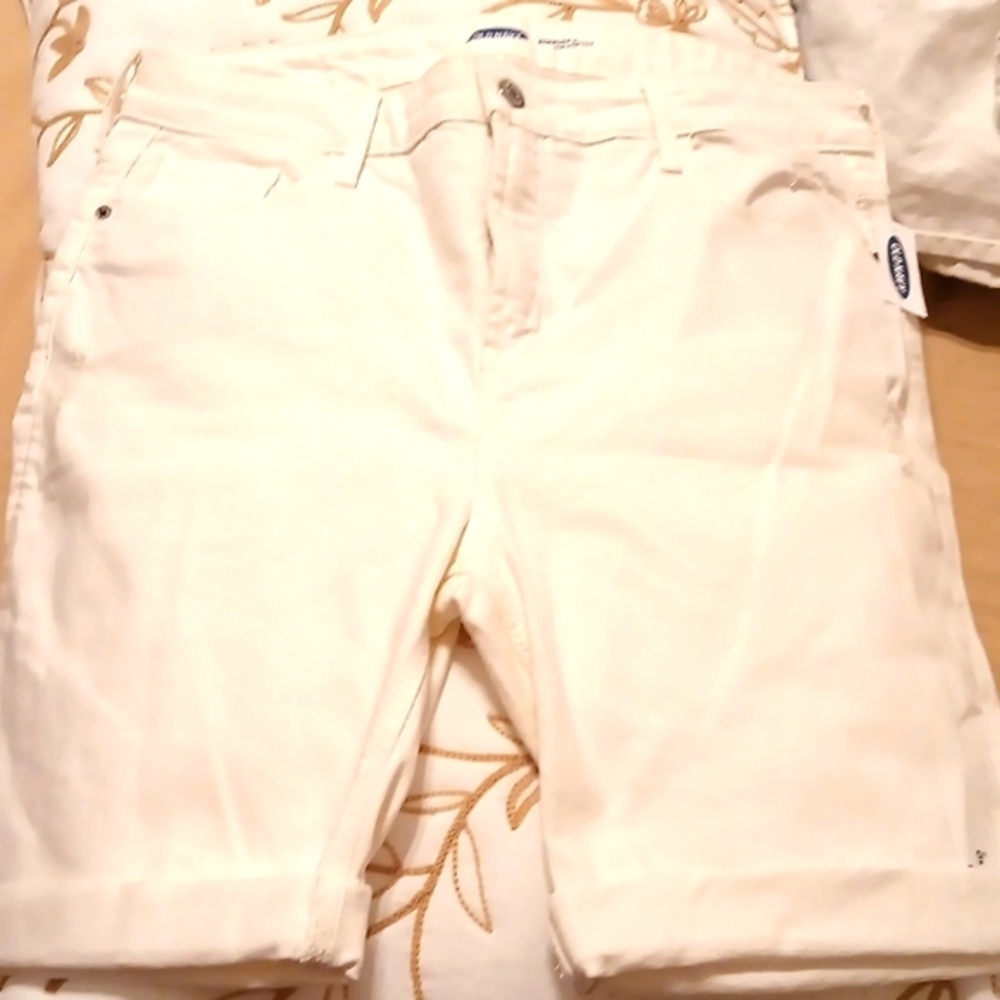 Bermuda Shorts - Picture 2 of 6